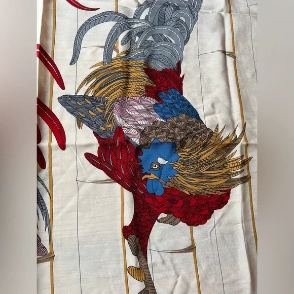 Vintage Fendi silk scarf roosters hand rolled - Picture 4 of 8
